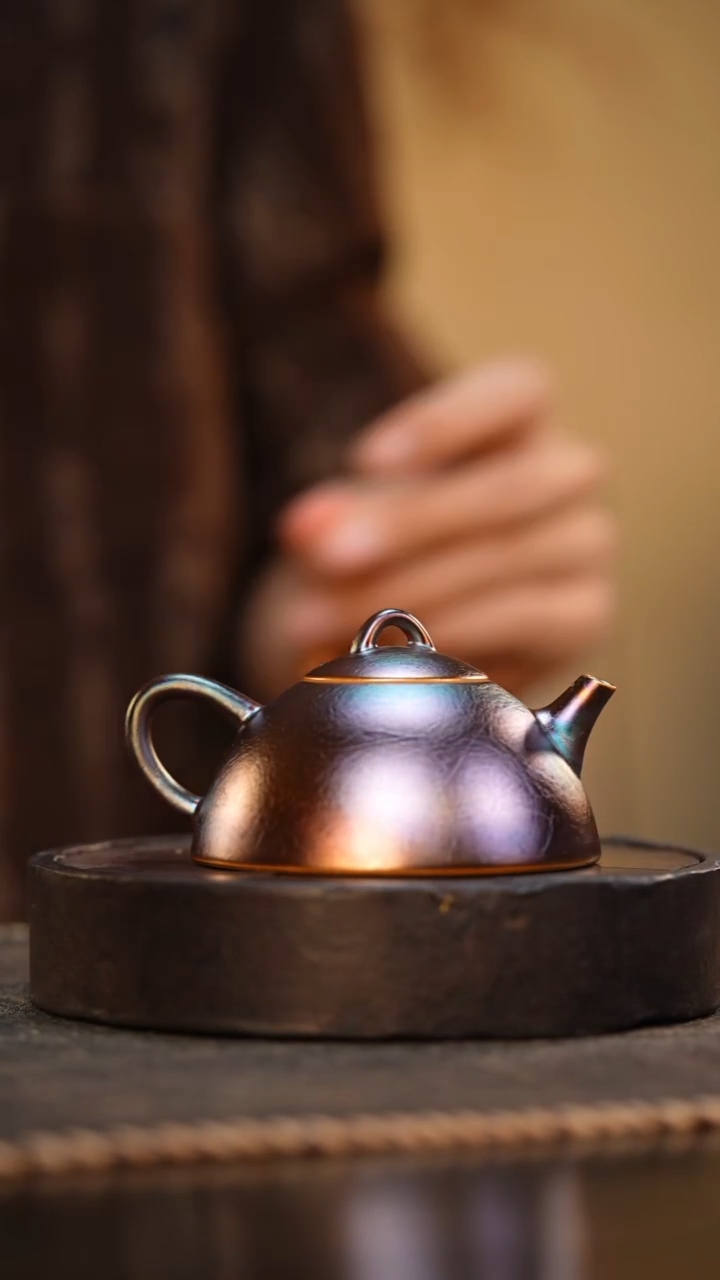 61柴房陶瓷柴烧半月壶