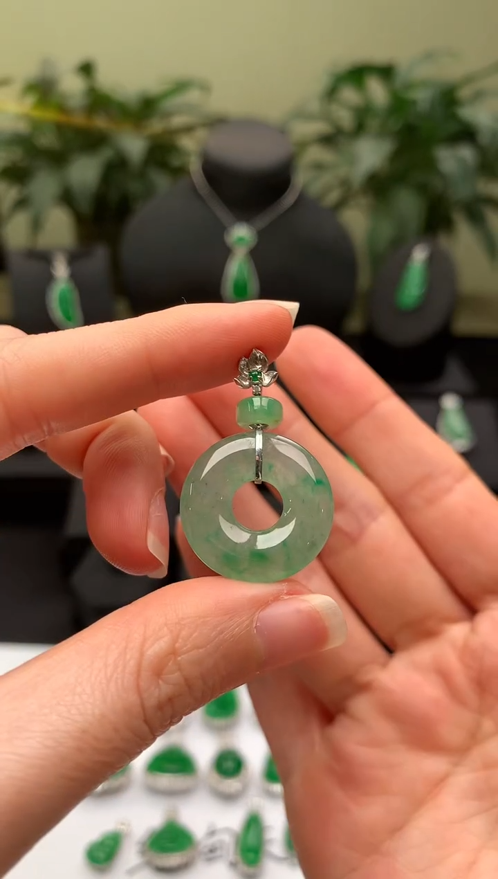 【闪购商品】翡翠颈饰18K金镶嵌甜甜圈