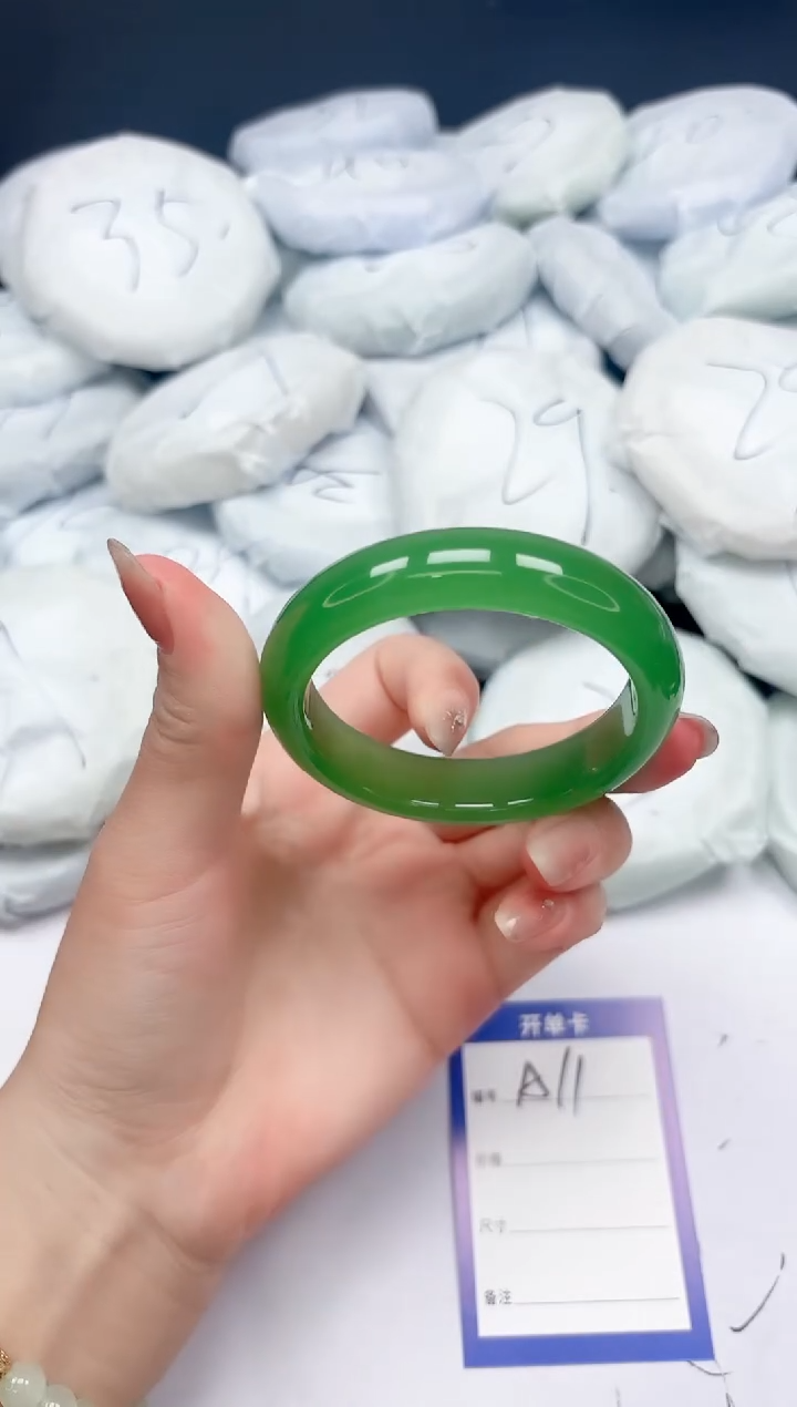 未镶嵌手镯石英质玉A11/5455