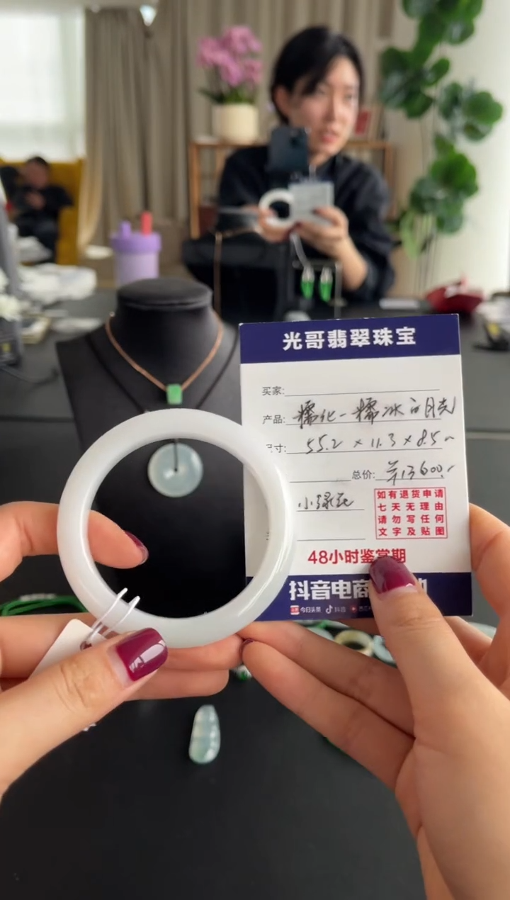 【闪购商品】翡翠手镯未镶嵌光哥特推翡翠糯化白月光正圈手镯