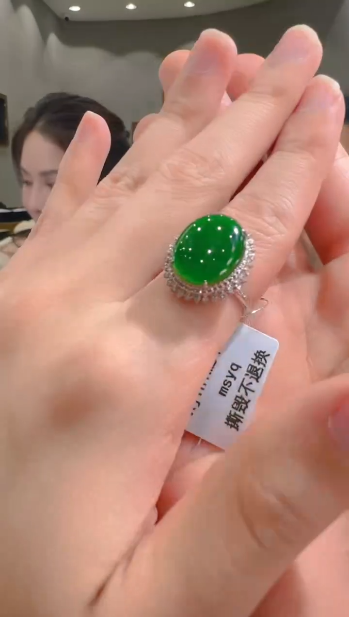 【闪购商品】翡翠戒指18K金镶嵌天然翡翠A货