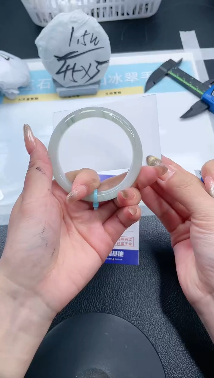 【闪购商品】石英质玉手镯未镶嵌17S273-53