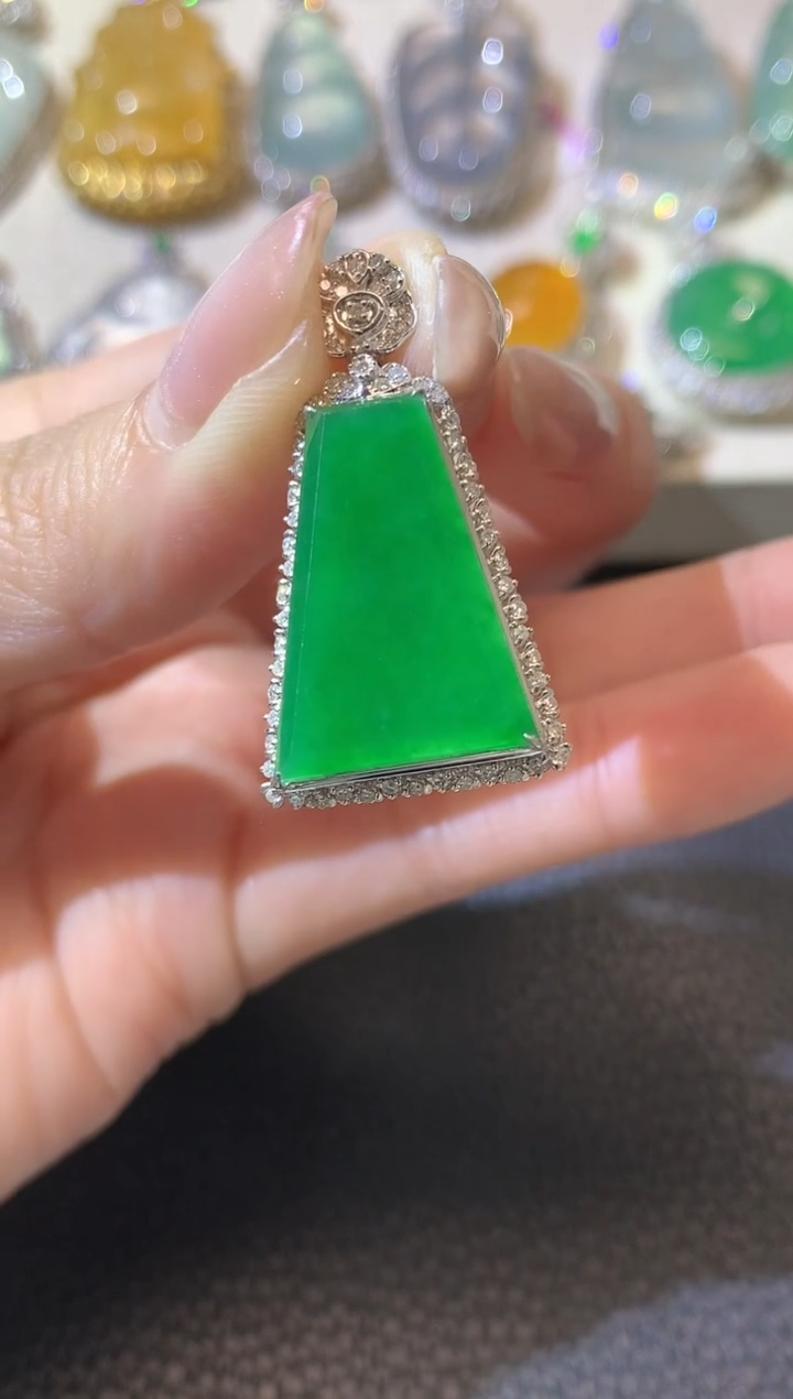 【闪购商品】翡翠吊坠(不含链)18K金镶嵌C26