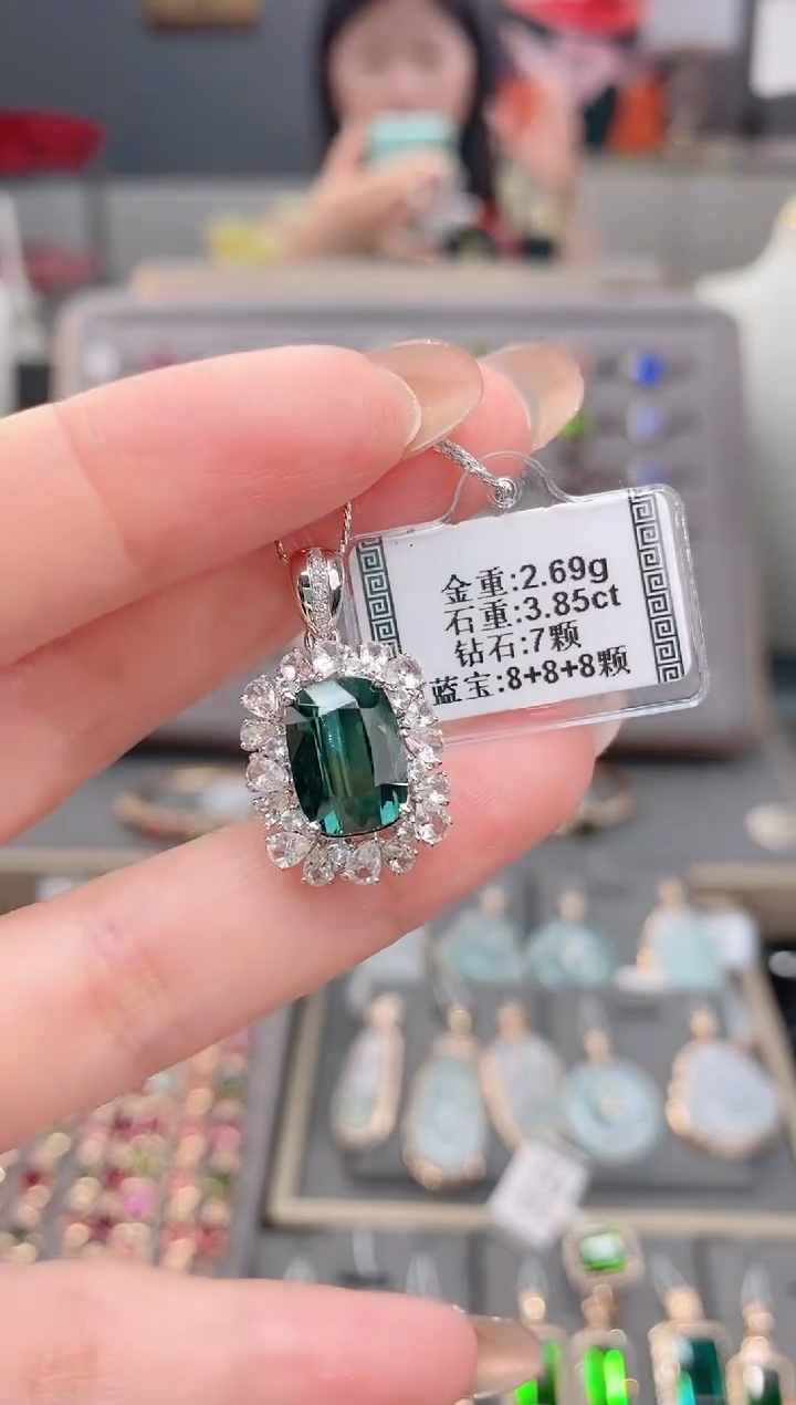 颈饰18K金镶嵌碧玺3.85  配白蓝宝      