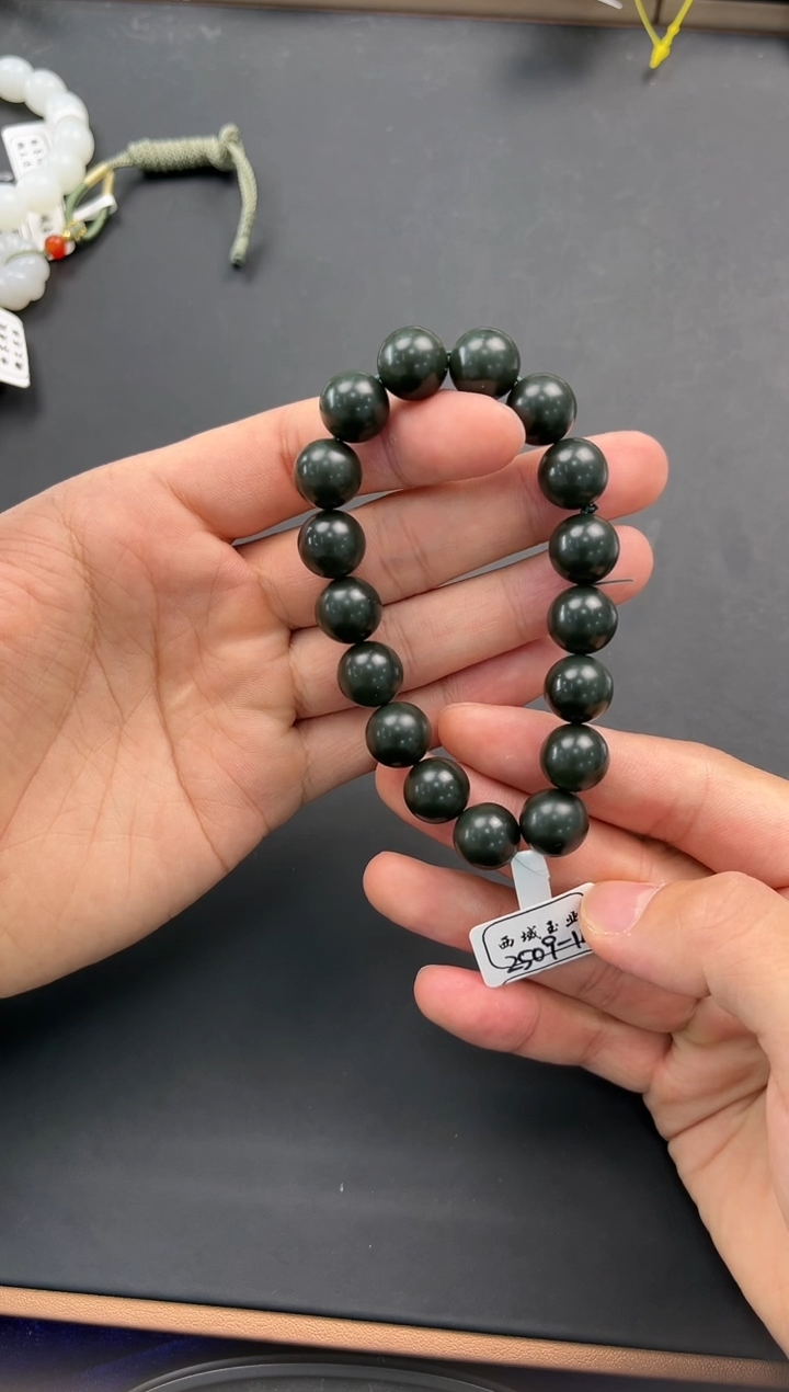 未镶嵌手串和田玉唯*和田黑青手串卡12微色差