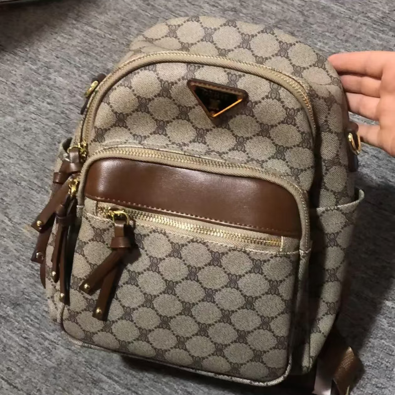  双肩包女2024新款时尚百搭潮休闲旅行女士背包小包包