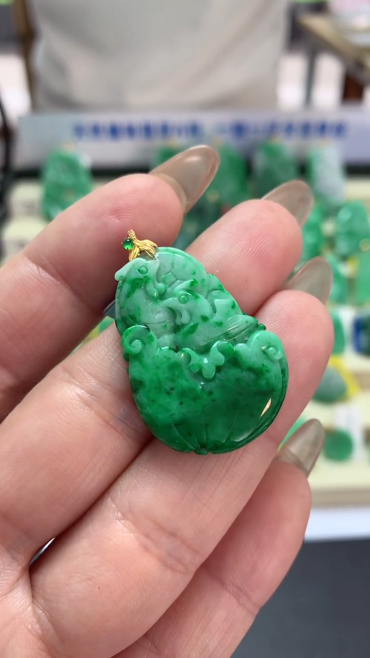 【闪购商品】翡翠吊坠(不含链)18K金镶嵌挂件