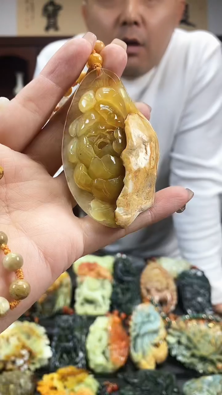 【闪购商品】蛇纹石玉吊坠未镶嵌`