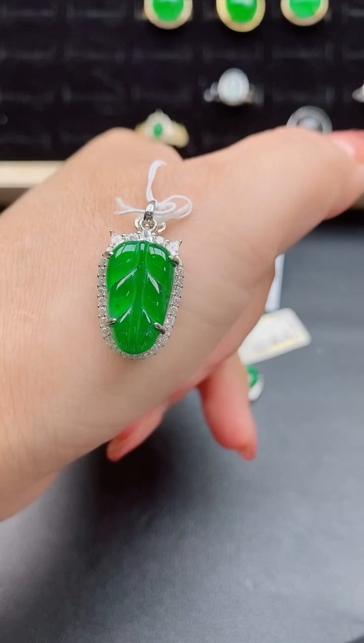 【闪购商品】翡翠吊坠(赠链)银S925镶嵌5850
