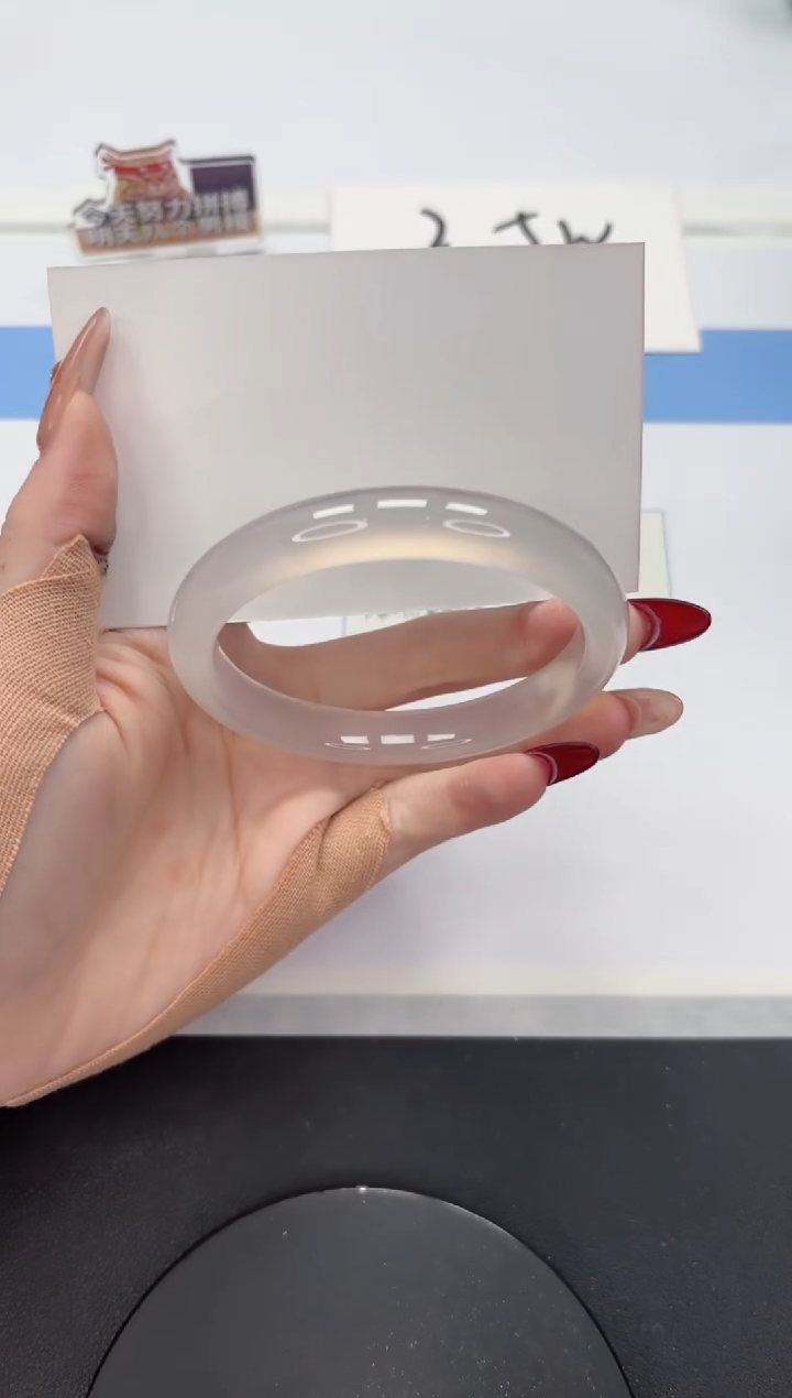 【闪购商品】石英质玉手镯未镶嵌A266-60.8