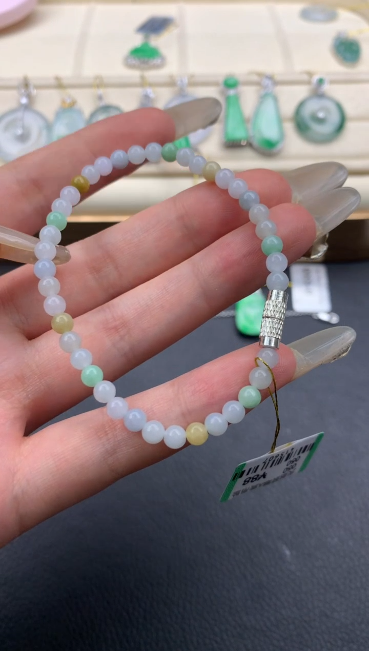 翡翠未镶嵌颈饰A134    