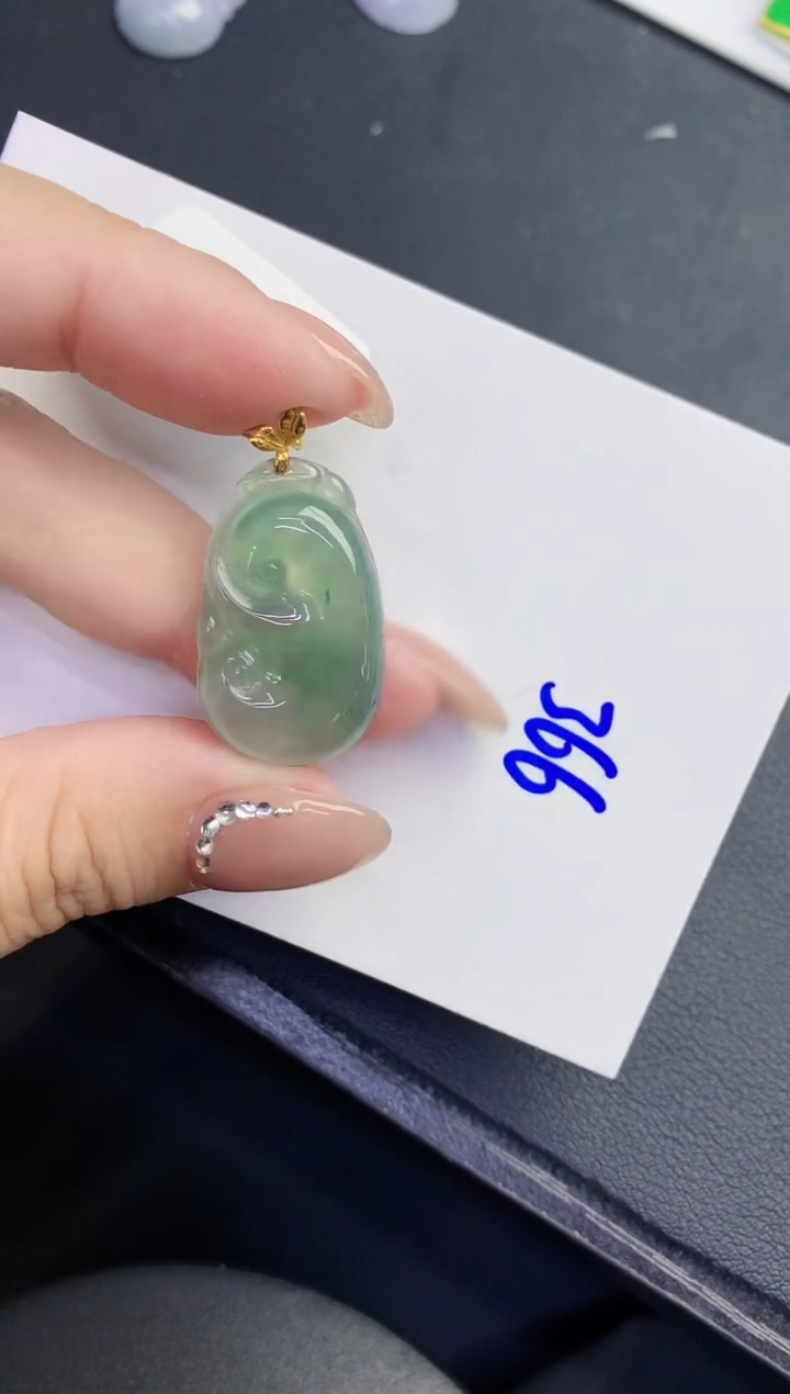 翡翠18K金镶嵌颈饰落*天缅甸天然翡翠A货