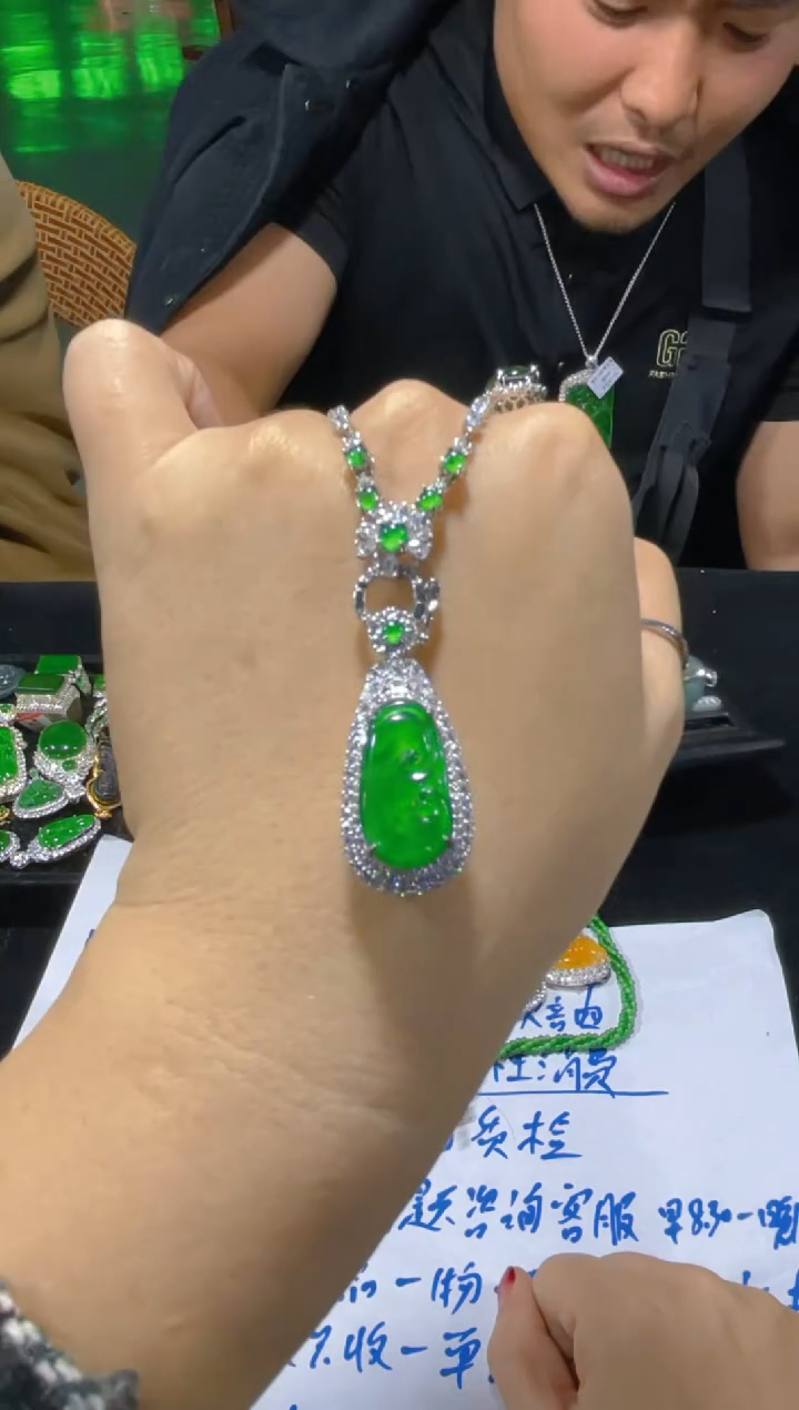 【闪购商品】定制翡翠18K金镶嵌天然A货翡翠（多样性发货拍一件发件）