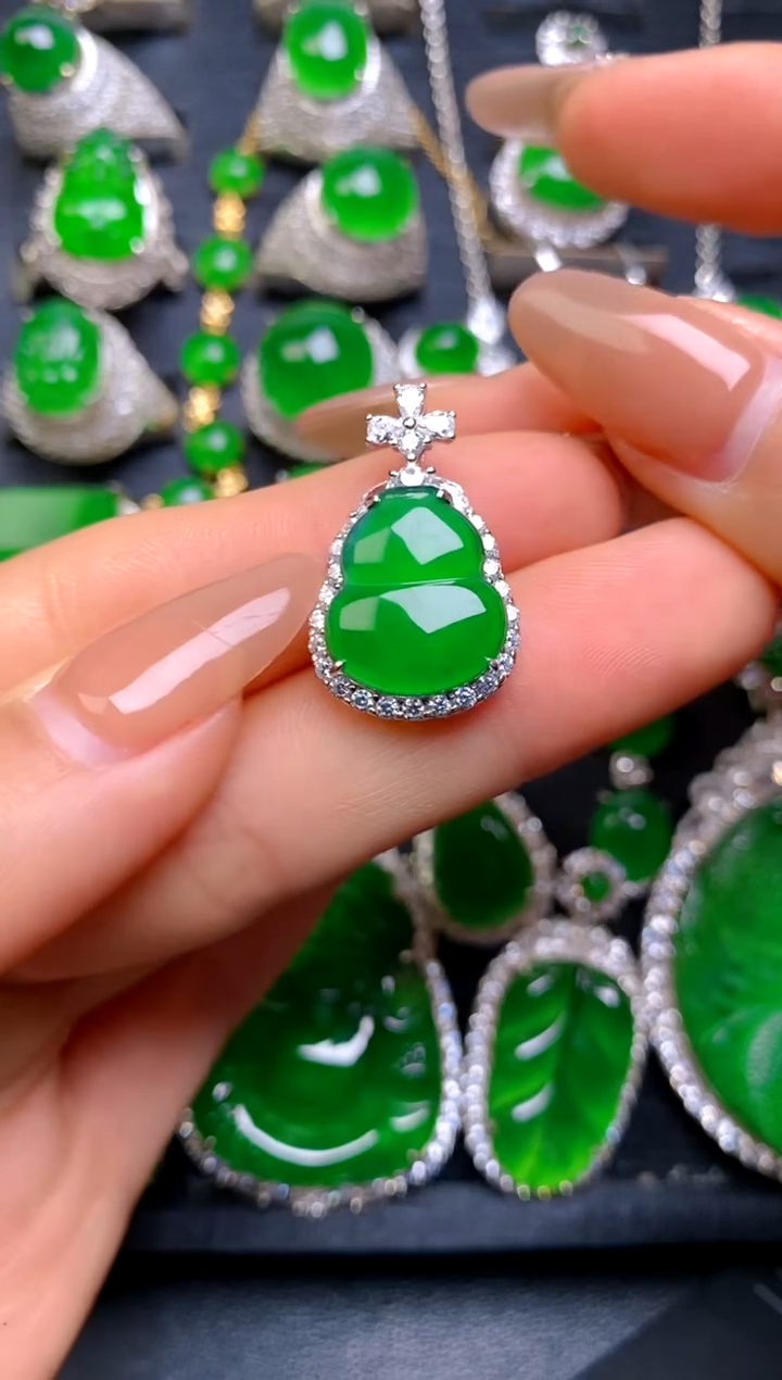 【闪购商品】翡翠吊坠(赠链)银S925镶嵌葫芦吊坠