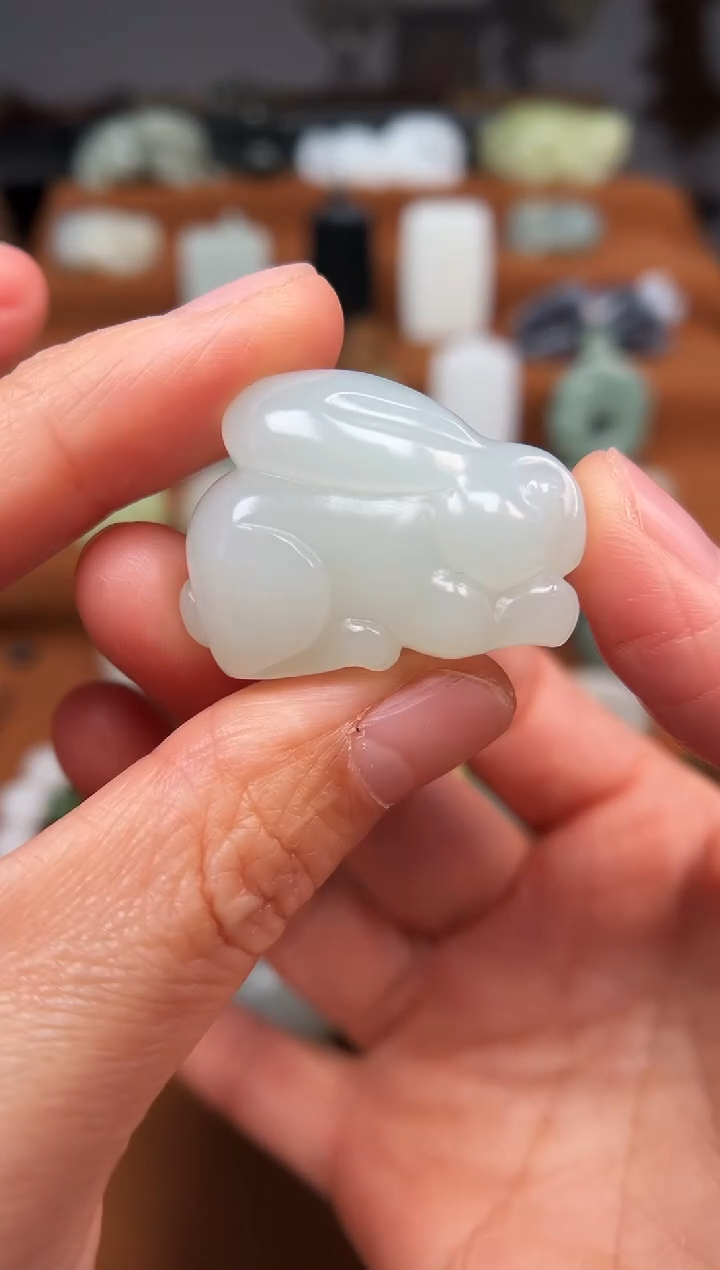 颈饰未镶嵌和田玉兔