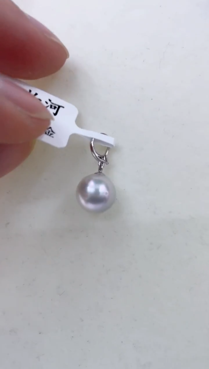 颈饰18K金镶嵌海水珍珠 