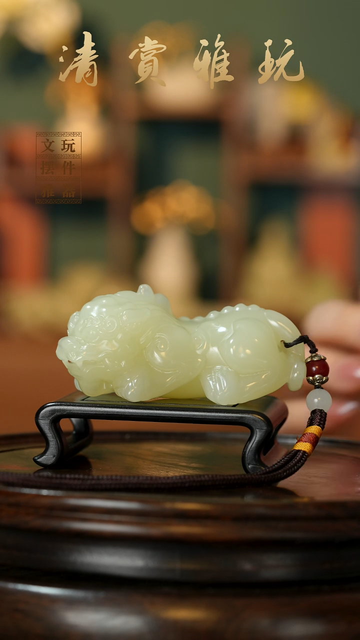 玉《吞金貔貅》手把件摆件