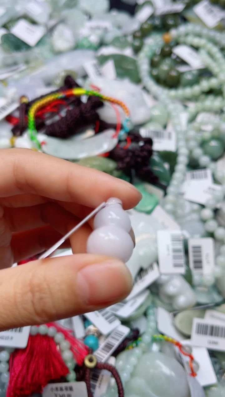 【闪购商品】翡翠颈饰未镶嵌00018269