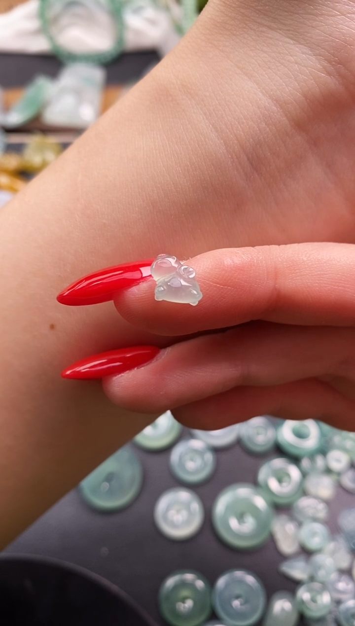 颈饰未镶嵌翡翠卡皮巴拉