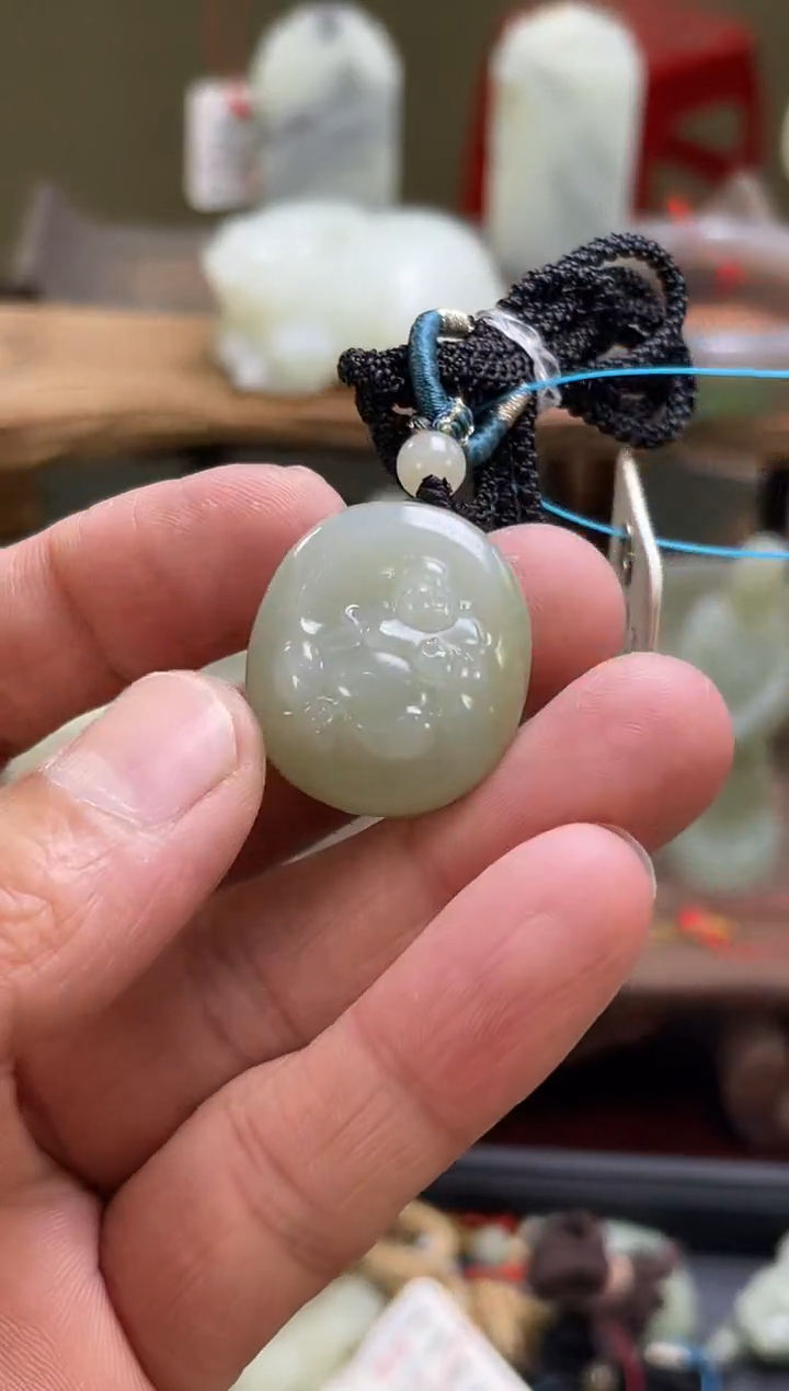 【闪购商品】和田玉未镶嵌吊坠且末青白逍遥佛9008304