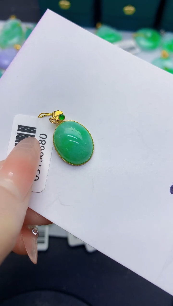 颈饰18K金镶嵌翡翠缅甸天然翡翠A货