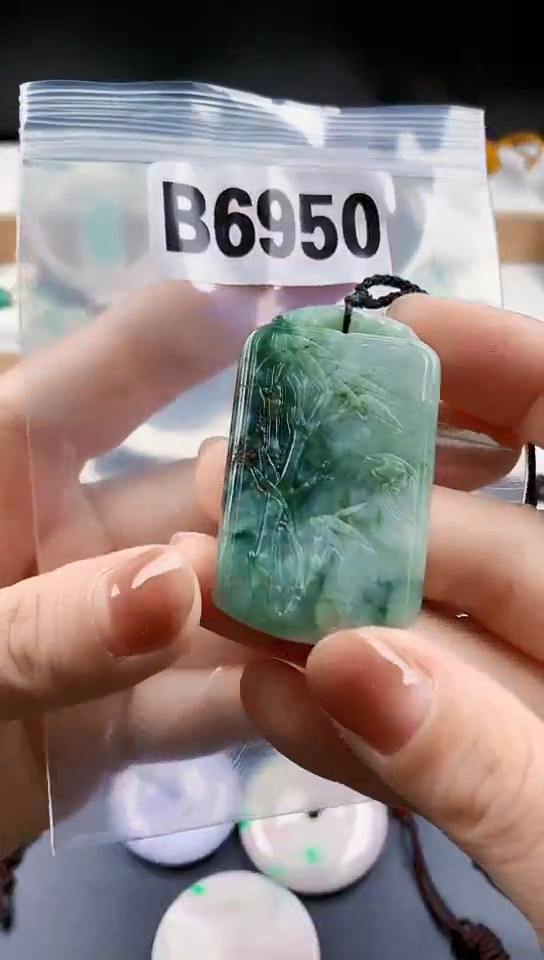 颈饰未镶嵌翡翠天然翡翠吊坠挂件