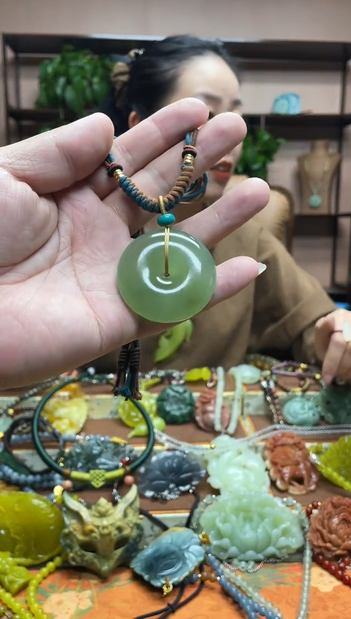 未镶嵌岫玉吊坠·