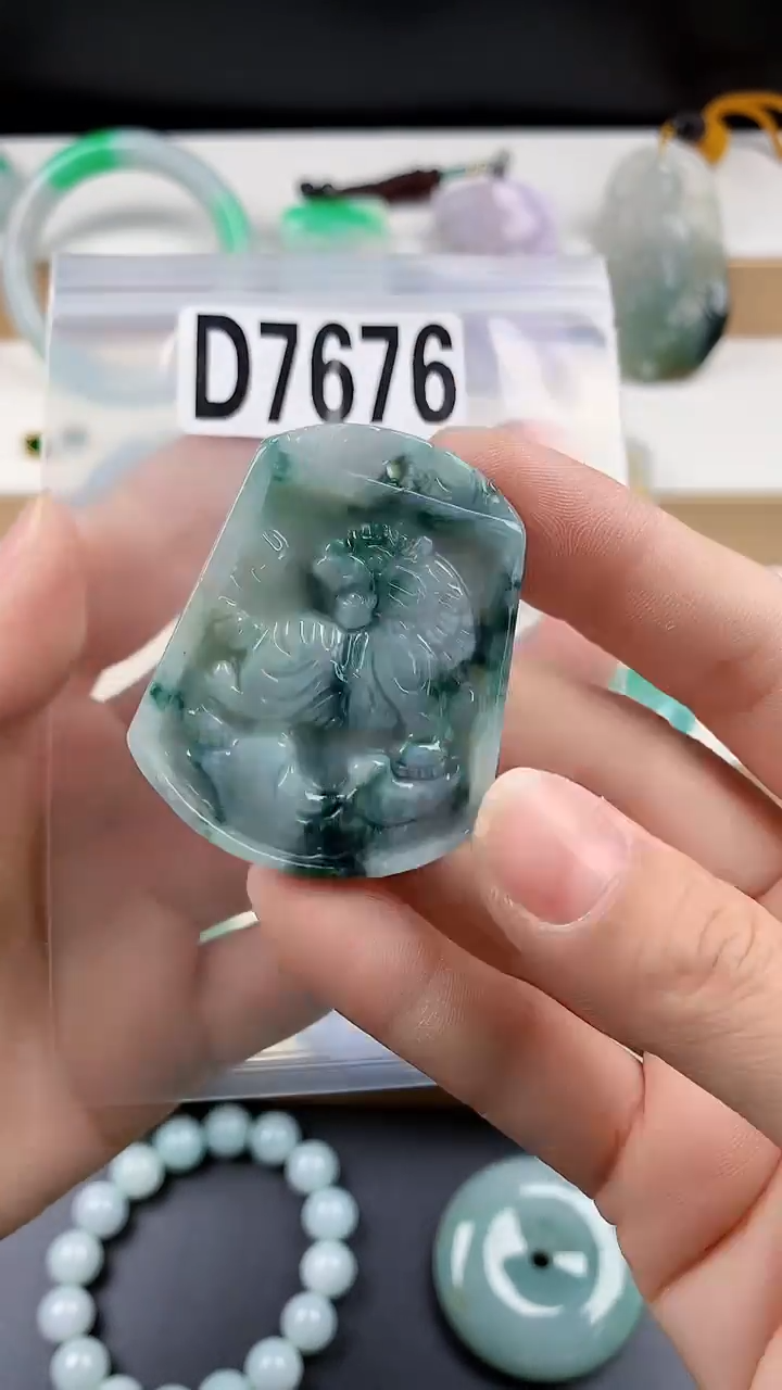 颈饰未镶嵌翡翠天然翡翠吊坠挂件