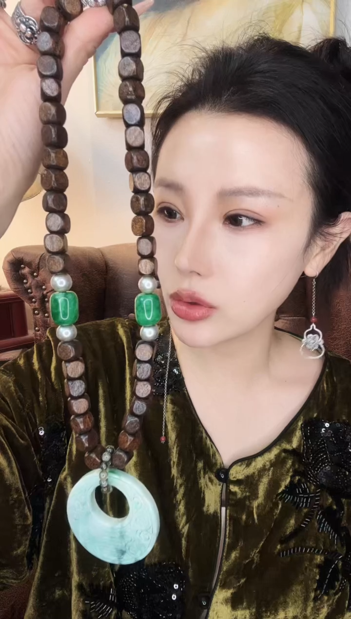 颈饰未镶嵌翡翠燕****⊙翡翠E380