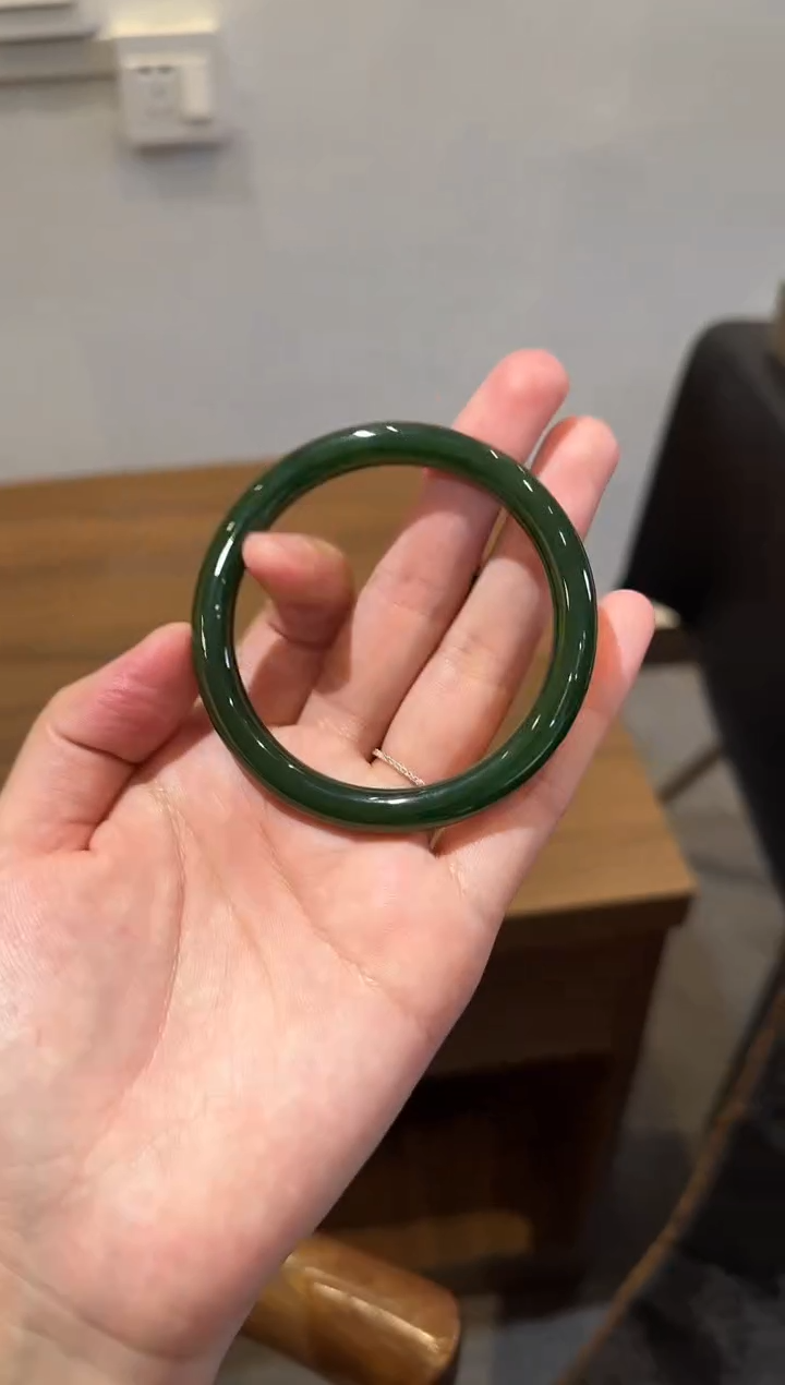 【闪购商品】和田玉手镯未镶嵌菠菜绿57左右  8/7