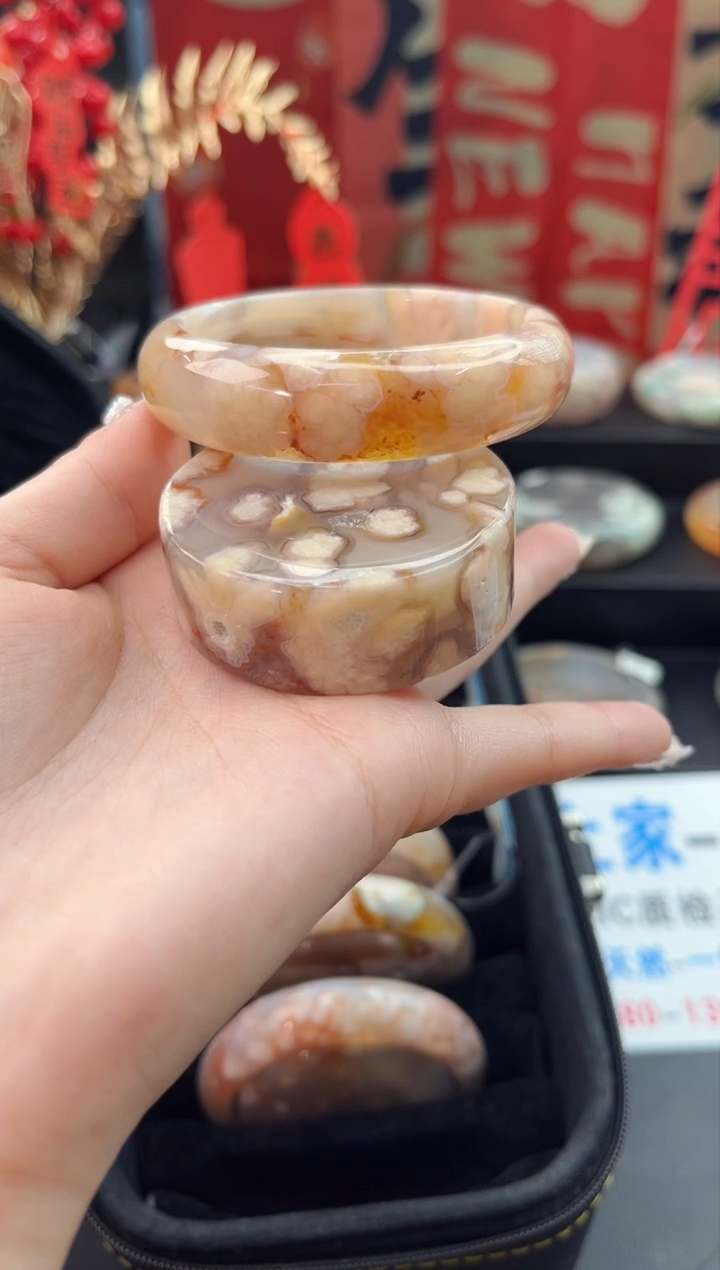 【闪购商品】石英质玉手镯未镶嵌赠送镯心（52圈口）