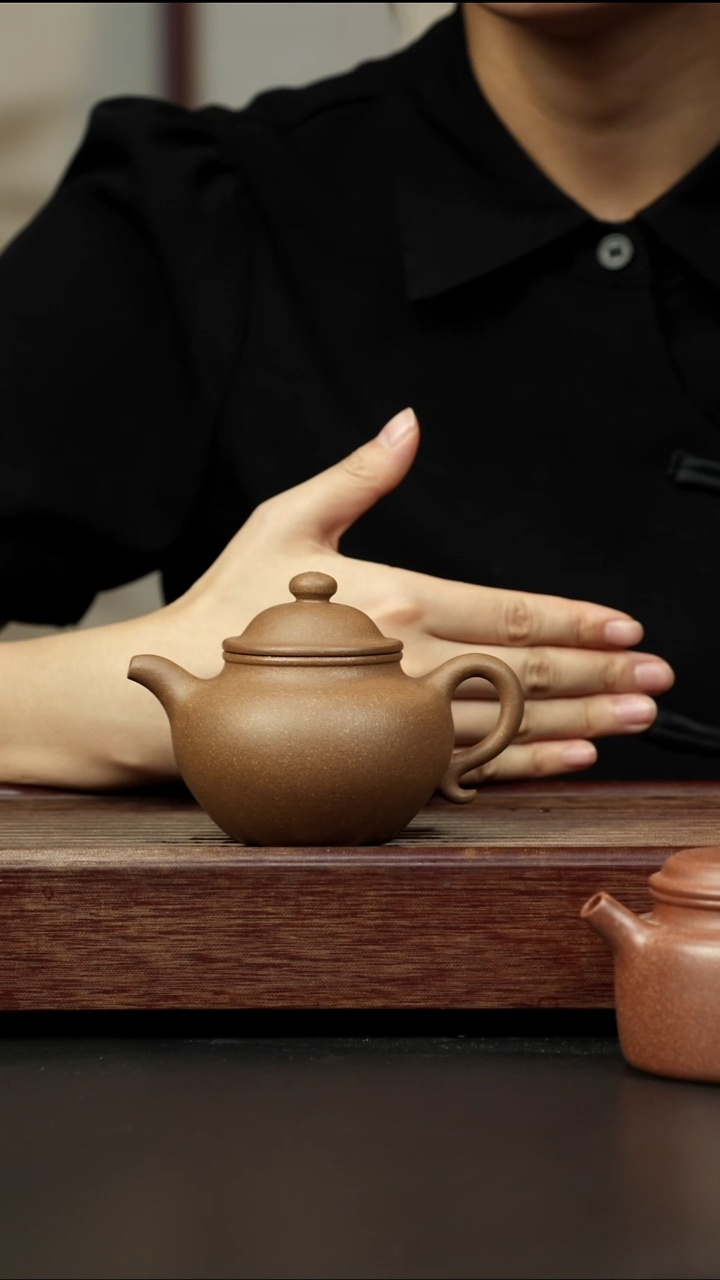 紫砂茶壶芝麻绿莲子