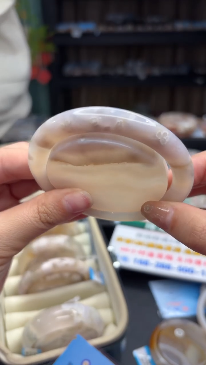 【闪购商品】石英质玉手镯未镶嵌252（62圈赠送镯心）