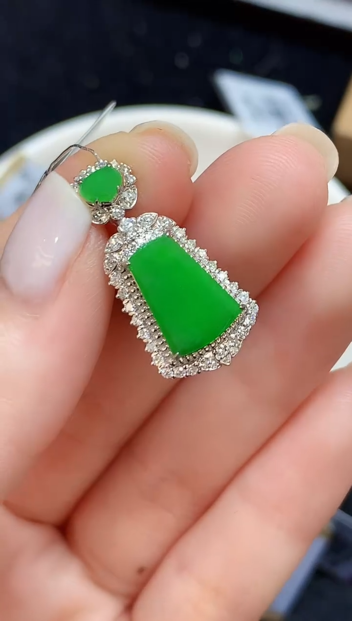 吊坠(不含链)18K金镶嵌翡翠38