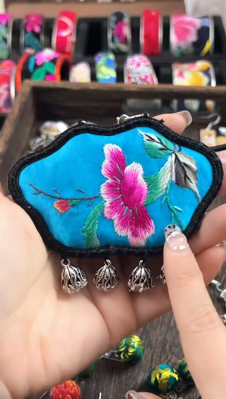 【闪购商品】织绣民族风老绣饰品488