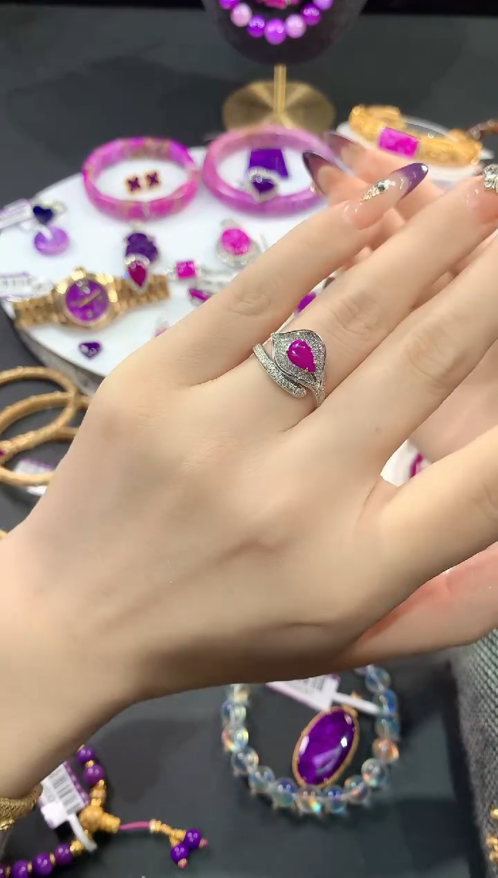 苏纪石（舒俱来）18K金镶嵌.戒指