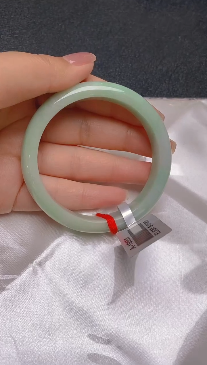 【闪购商品】翡翠手镯未镶嵌092 圈口58