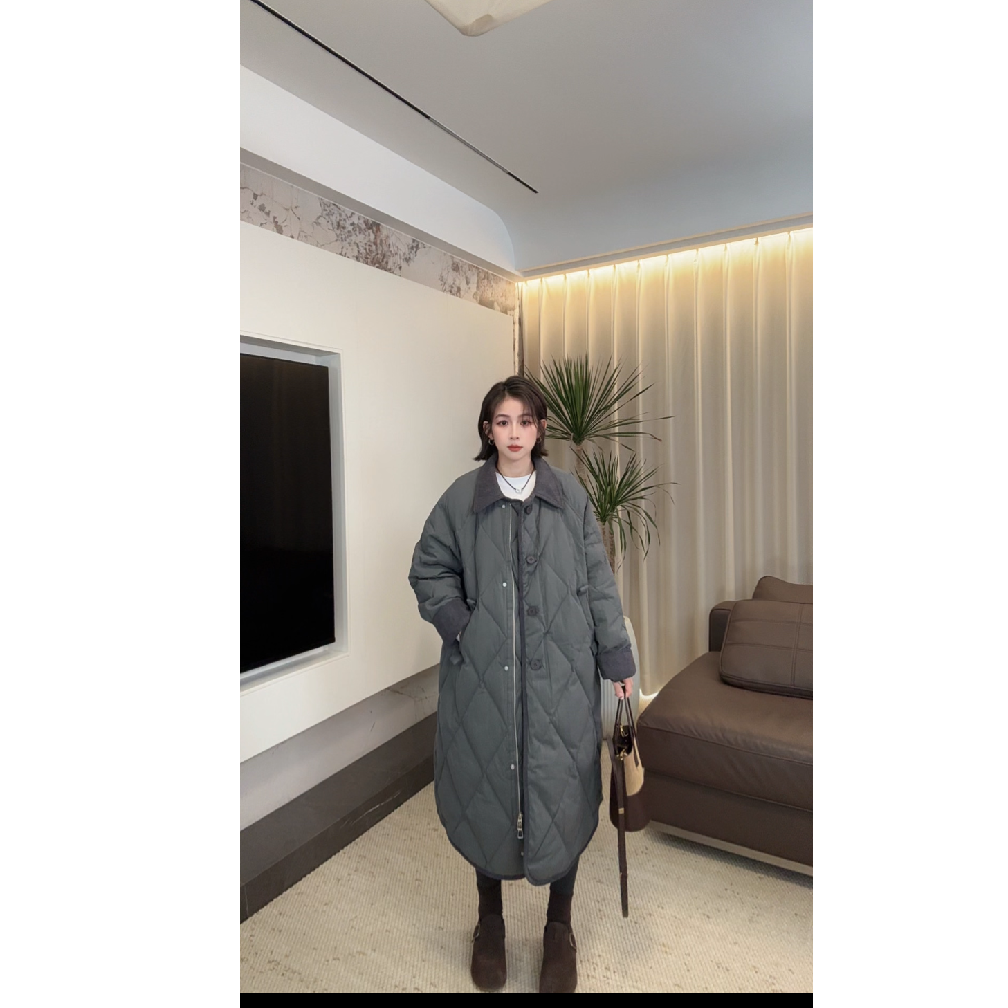 翻领休闲风宽松型菱形格白鸭绒羽绒服