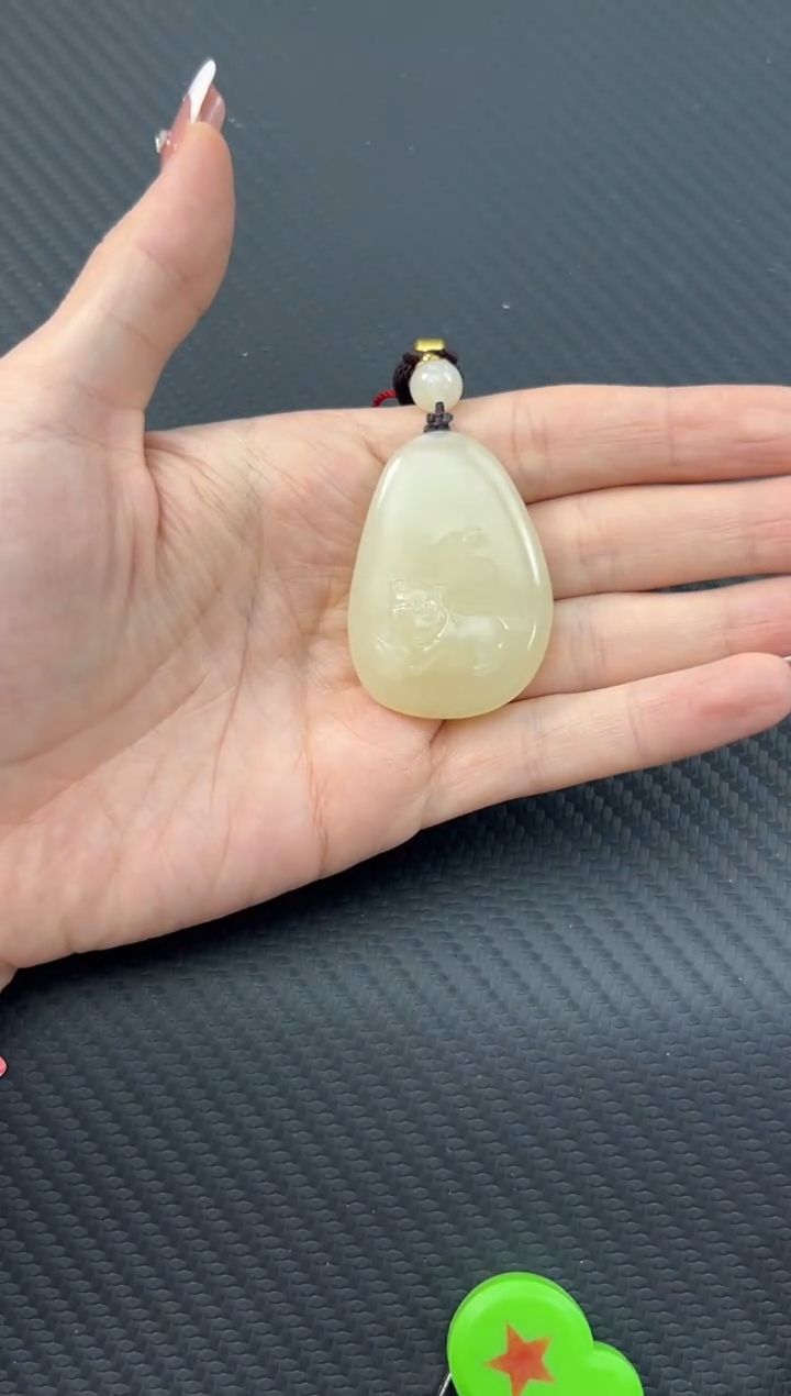 【闪购商品】和田玉吊坠(赠链)未镶嵌且末金山微色差吊坠
