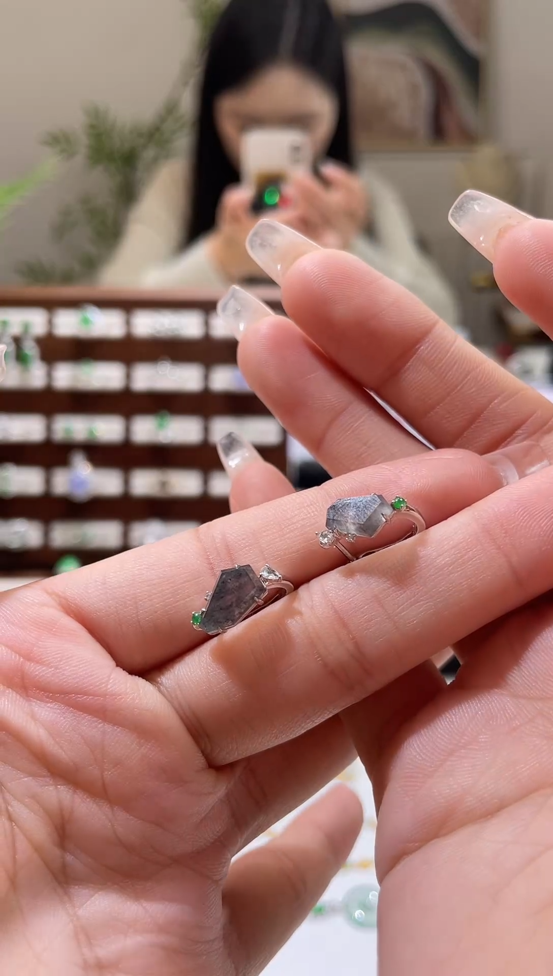 18K金镶嵌戒指翡翠戒指