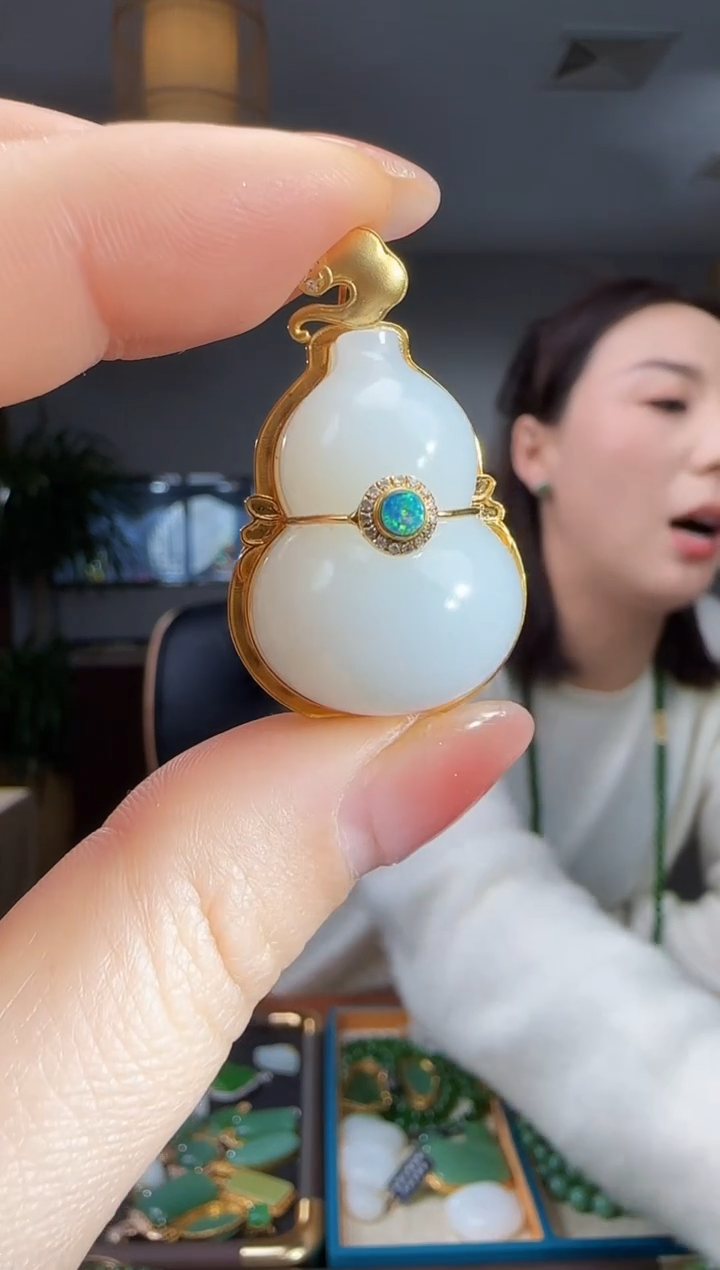 吊坠(不含链)18K金镶嵌和田玉1