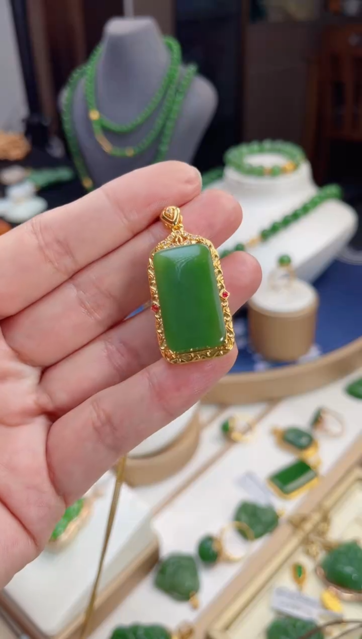 【闪购商品】和田玉吊坠18K金镶嵌无事牌
