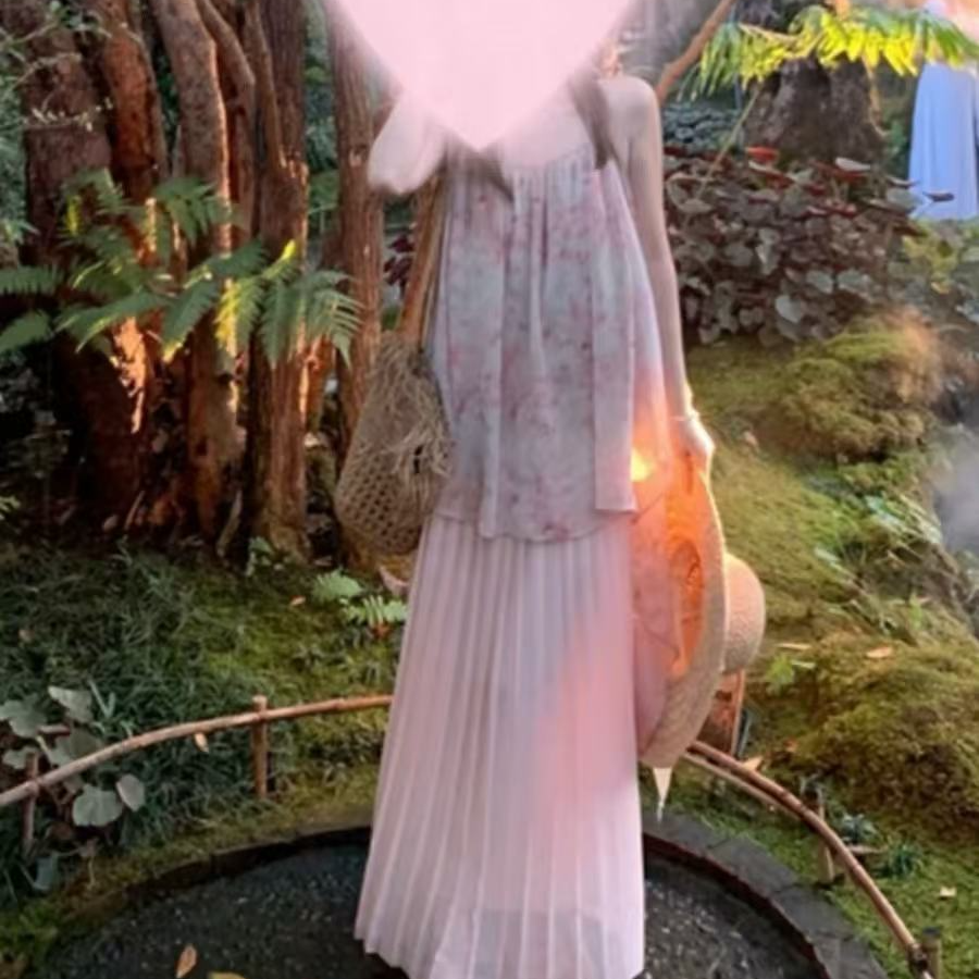 法式纯欲风粉色吊带连衣裙女夏季新款气质沙滩度假风晕染碎花长裙