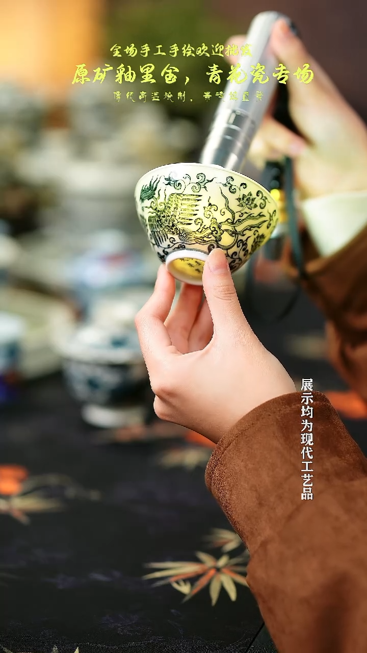 景德镇手工手绘复古青花缠枝双凤折腰杯