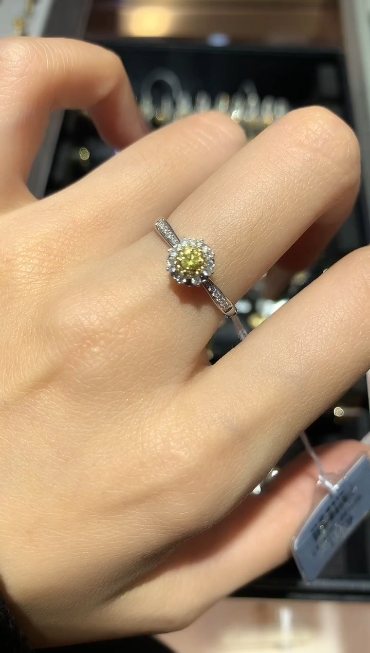 【闪购商品】钻石戒指18K金镶嵌戒指