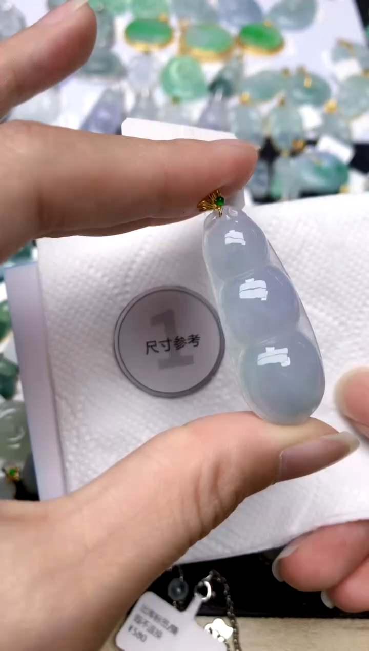 颈饰18K金镶嵌翡翠天然A货翡翠