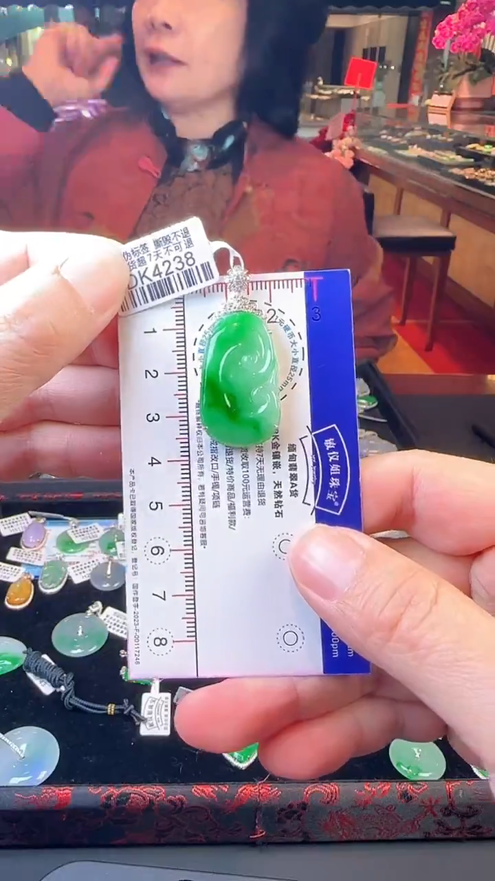 【闪购商品】翡翠颈饰18K金镶嵌DK4238冰绿如意