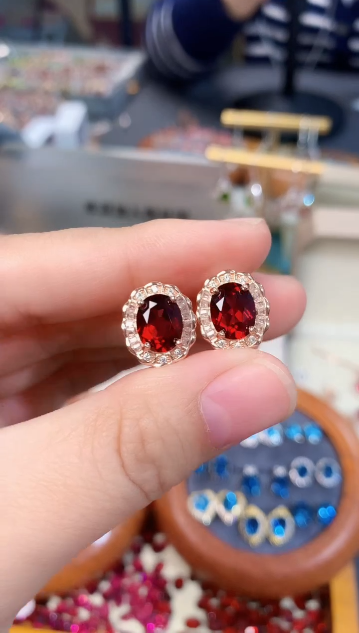 【闪购商品】石榴石耳钉银S925镶嵌天然