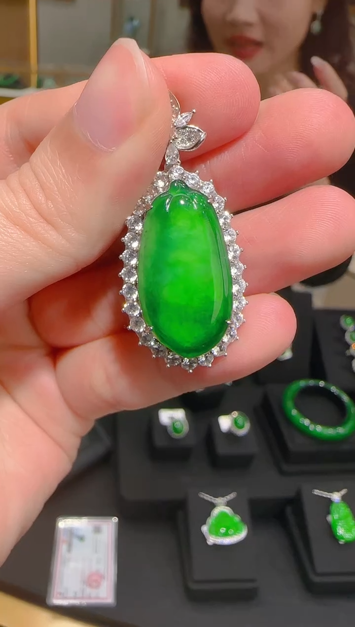 【闪购商品】翡翠吊坠(不含链)银S925镶嵌天然翡翠A货多样性发一件