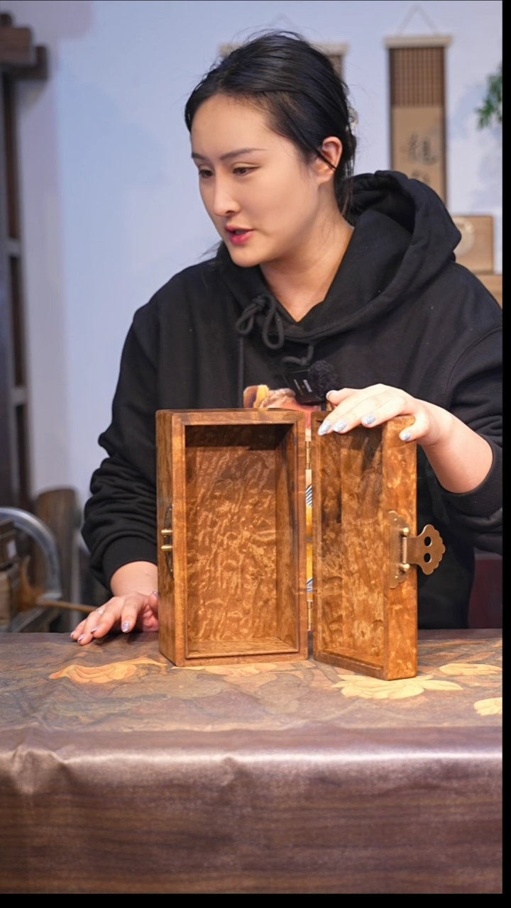 金丝楠箱子条形龙胆纹金丝楠红料【1】